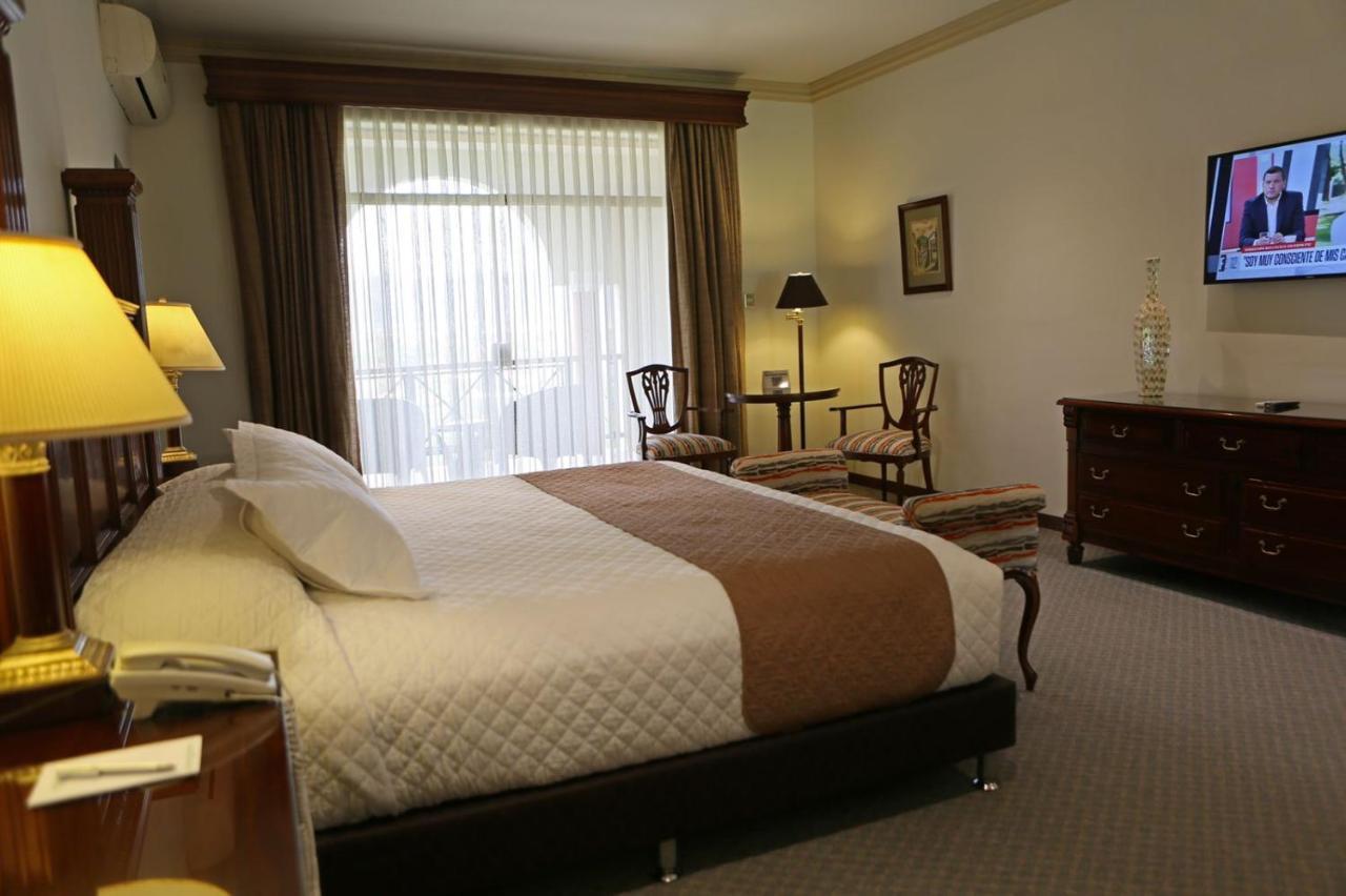 Hotel Los Parrales Tarija Bagian luar foto