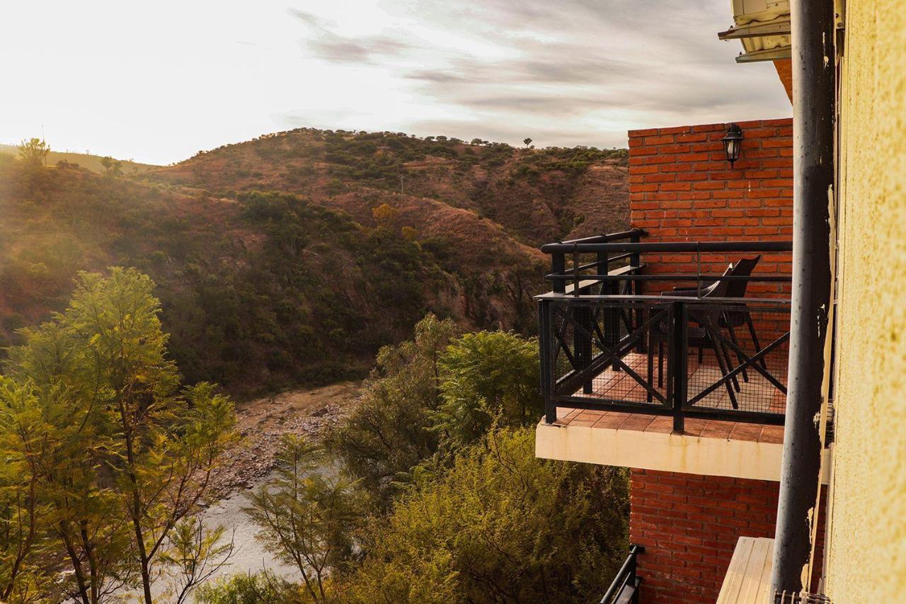 Hotel Los Parrales Tarija Bagian luar foto
