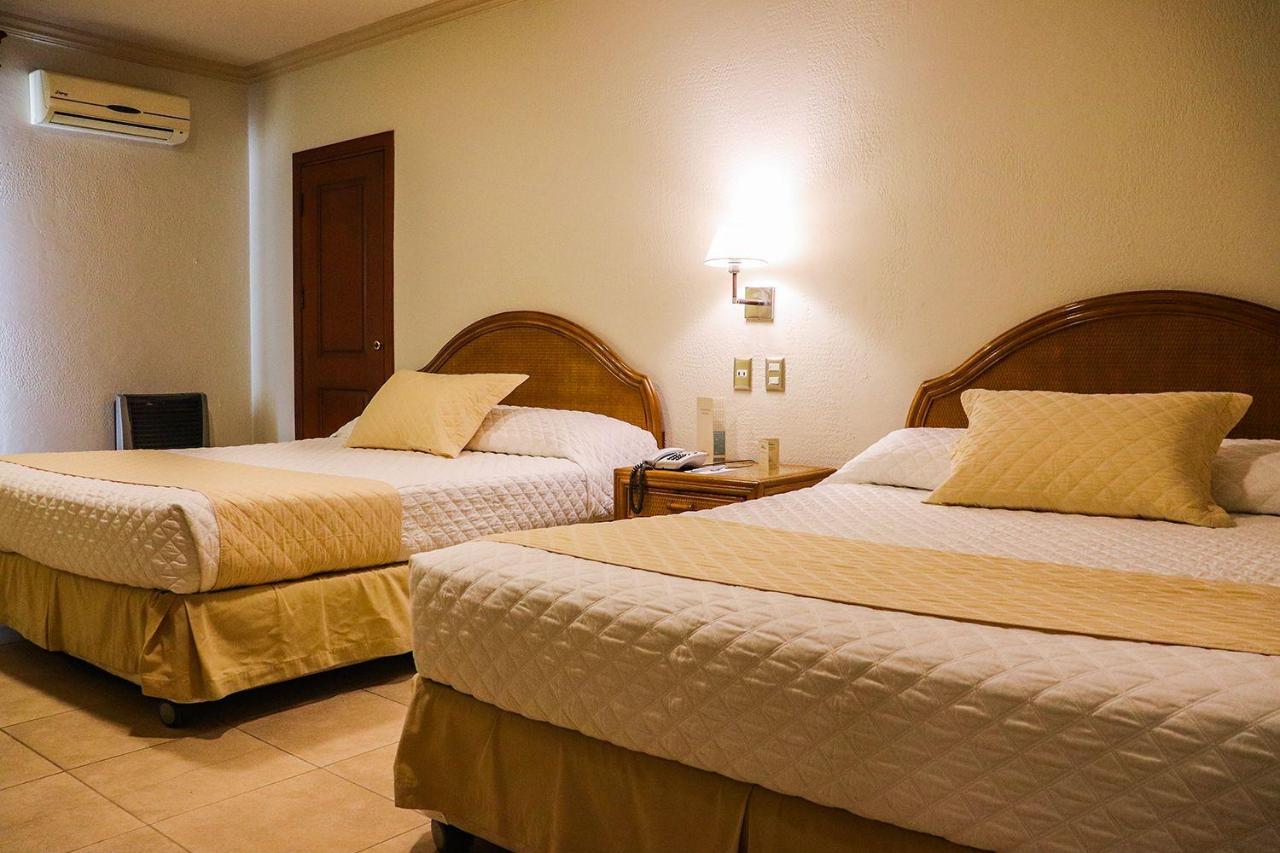 Hotel Los Parrales Tarija Bagian luar foto