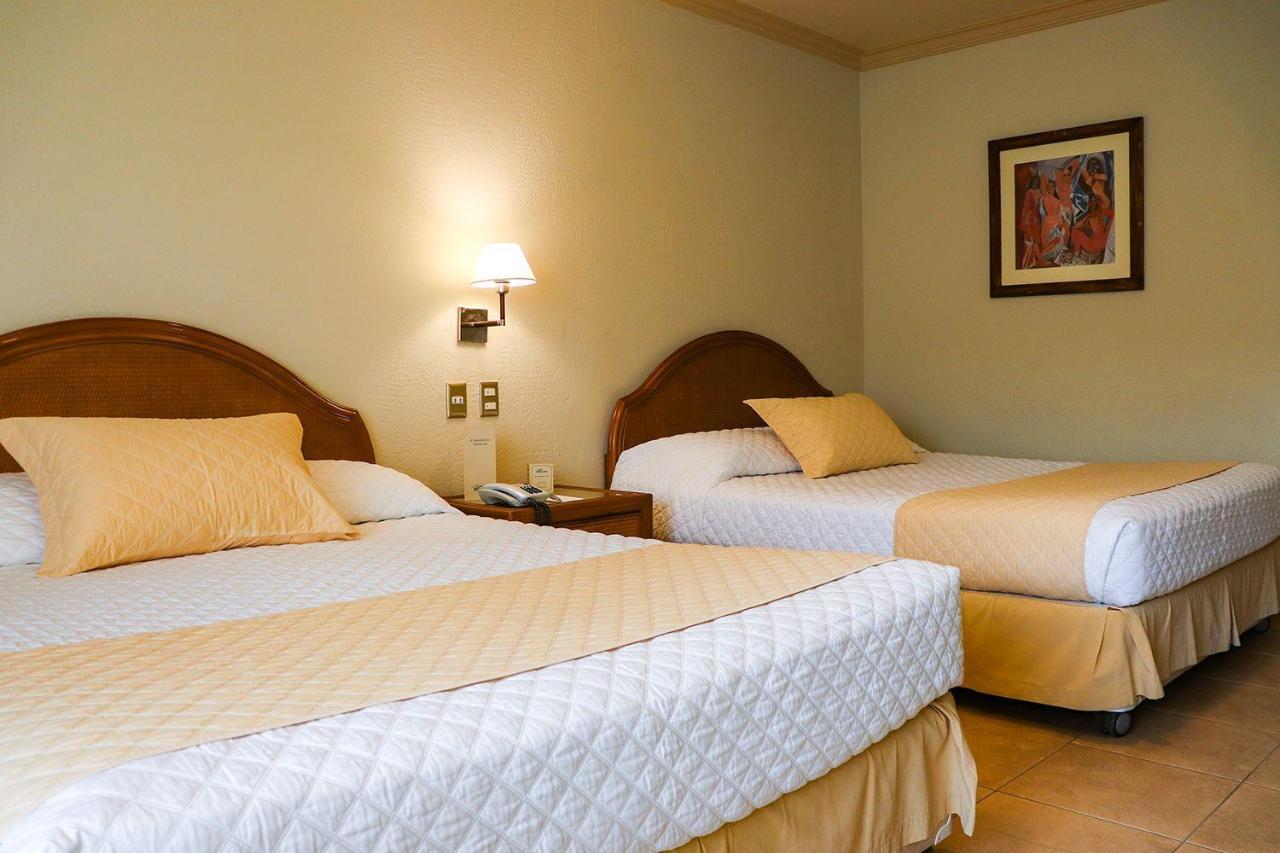 Hotel Los Parrales Tarija Bagian luar foto