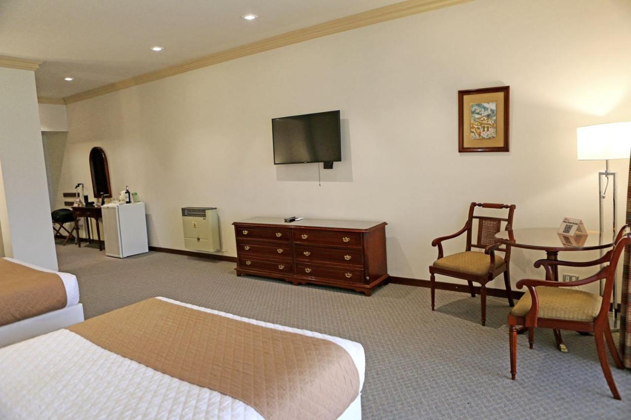 Hotel Los Parrales Tarija Bagian luar foto