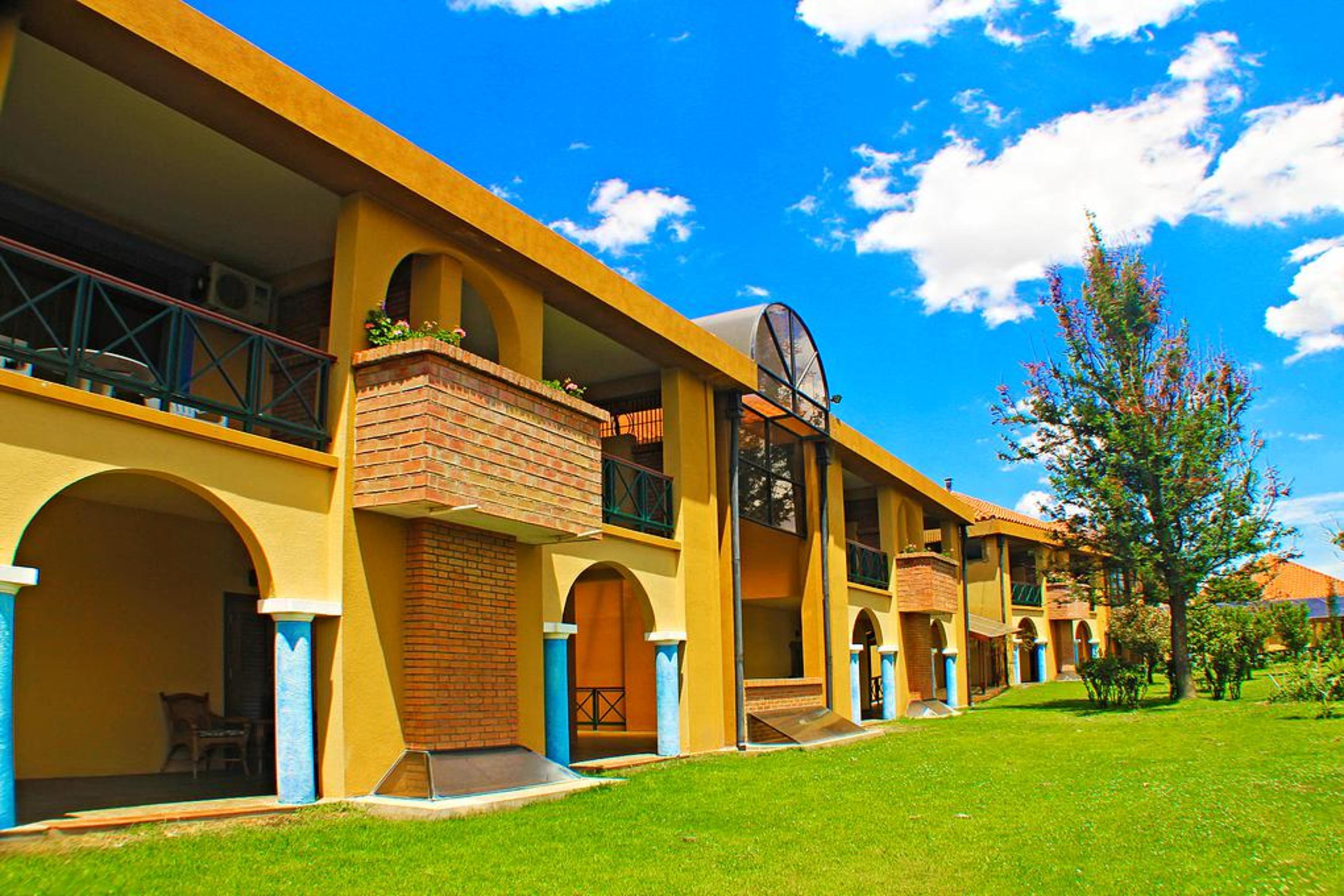 Hotel Los Parrales Tarija Bagian luar foto