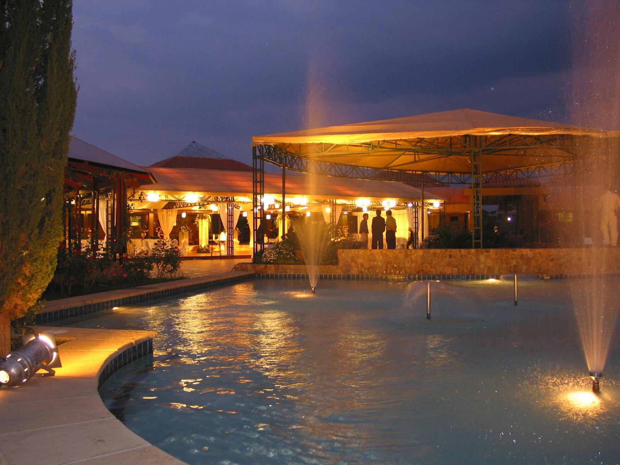 Hotel Los Parrales Tarija Bagian luar foto