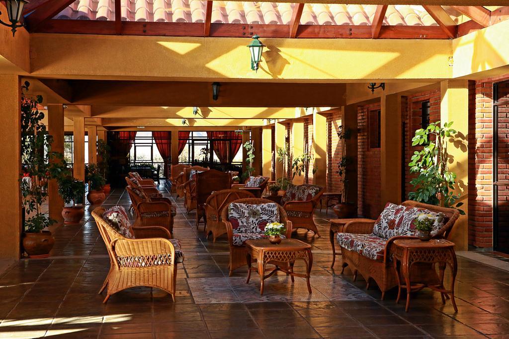 Hotel Los Parrales Tarija Bagian luar foto