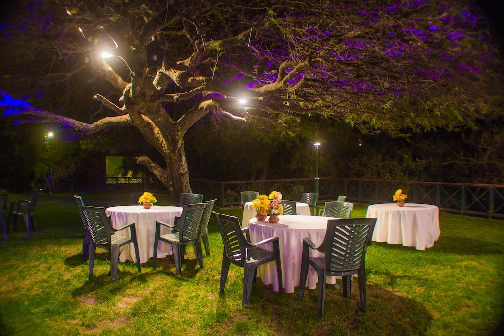 Hotel Los Parrales Tarija Bagian luar foto