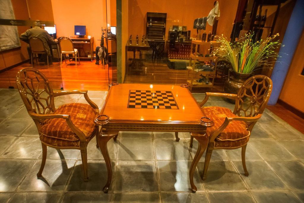 Hotel Los Parrales Tarija Bagian luar foto