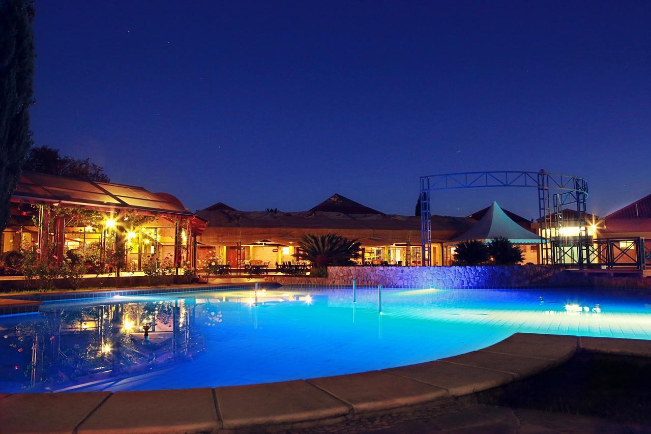 Hotel Los Parrales Tarija Bagian luar foto