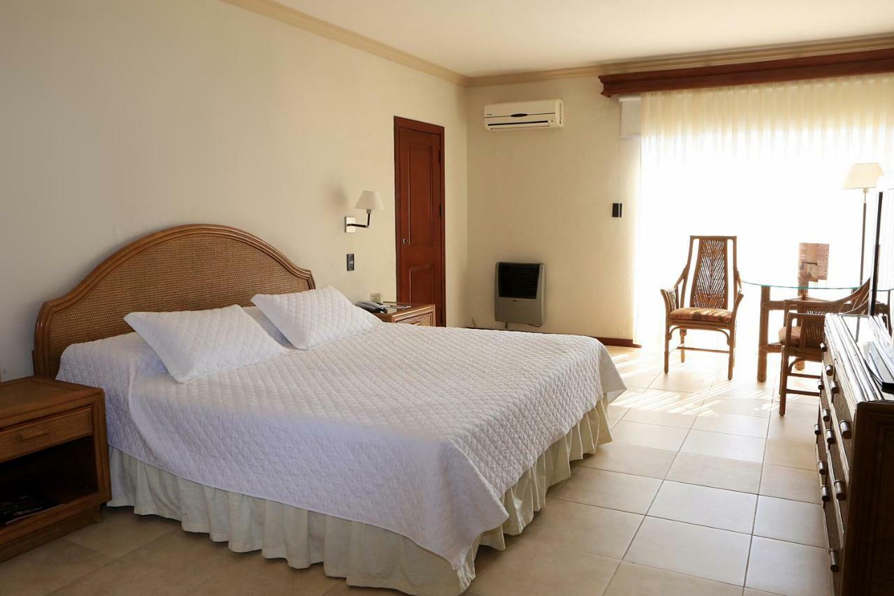 Hotel Los Parrales Tarija Bagian luar foto